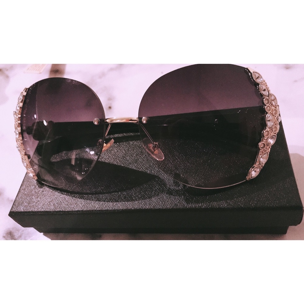 #ICYWifey Retro Jeweled Sunglasses 😎BrandNew❄️